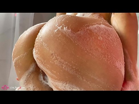 ❤️ 布鲁内特在淋浴时用振动器自慰阴部达到强烈的高潮 Porno﹏﹏